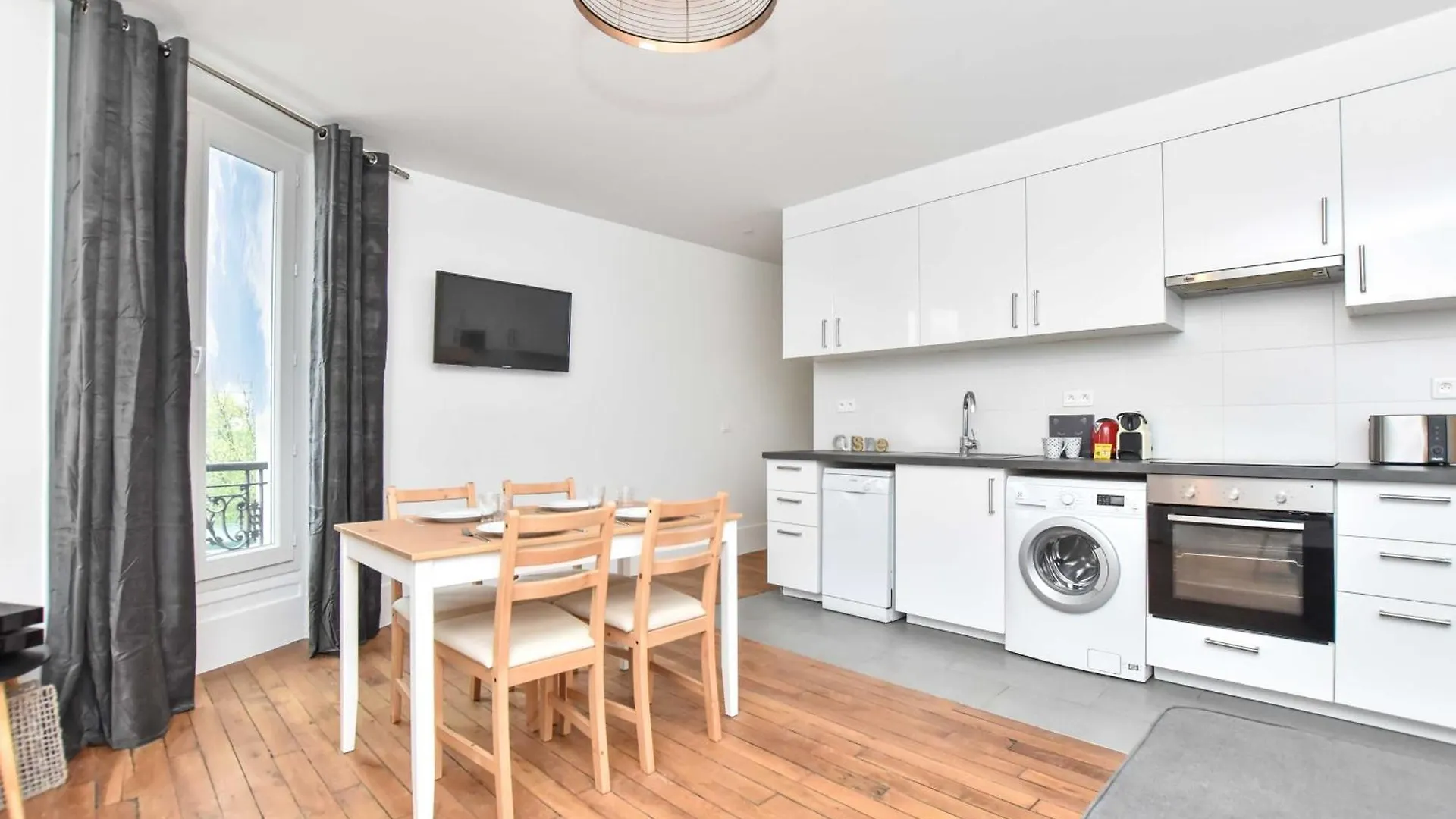 Serene Apartment - 2Br- 6P - Menilmontant Paris 0*,  França